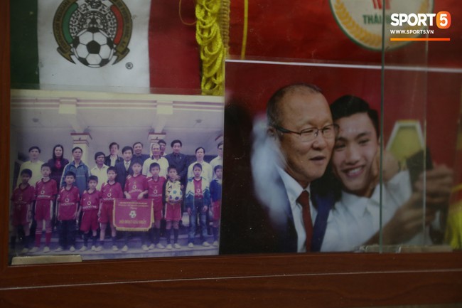 Về thăm nh&agrave; Văn Hậu, ph&aacute;t hiện m&oacute;n qu&agrave; đầu ti&ecirc;n em &uacute;t ĐT Việt Nam mua cho cha mẹ bằng đồng lương kiếm được - Ảnh 7.