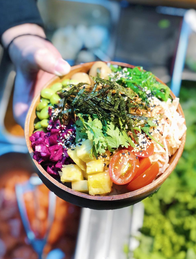 Poke - m&oacute;n ăn si&ecirc;u hot đang trở th&agrave;nh tr&agrave;o lưu của những người theo đuổi chủ nghĩa ăn uống l&agrave;nh mạnh - Ảnh 1.