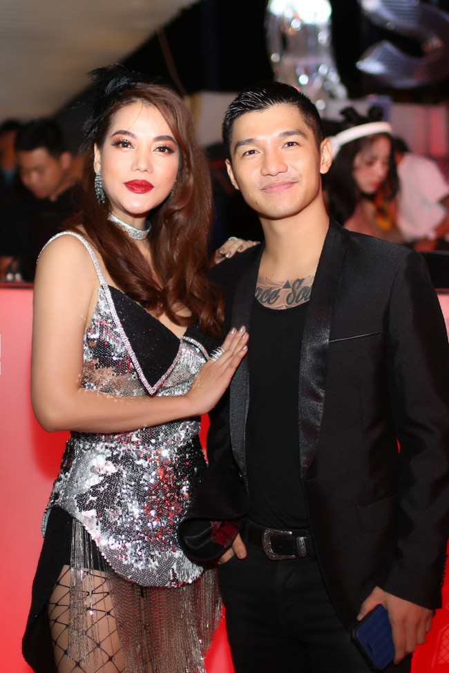 Trương Ngọc &Aacute;nh gợi cảm khoe đường cong, bất chấp tuổi 42 - Ảnh 2.