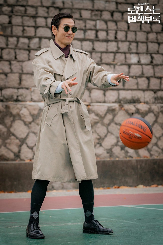 Người anh em tưng tửng của Lee Jong Suk trong phim mới ch&iacute;nh thức lộ diện - Ảnh 4.