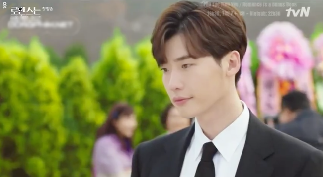 Phụ lục t&igrave;nh y&ecirc;u: Mới tập đầu, Lee Jong Suk đ&atilde; phải đứng nh&igrave;n Lee Na Young l&ecirc;n xe hoa với người kh&aacute;c - Ảnh 2.