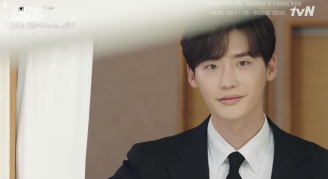 Phụ lục t&igrave;nh y&ecirc;u: Mới tập đầu, Lee Jong Suk đ&atilde; phải đứng nh&igrave;n Lee Na Young l&ecirc;n xe hoa với người kh&aacute;c - Ảnh 4.
