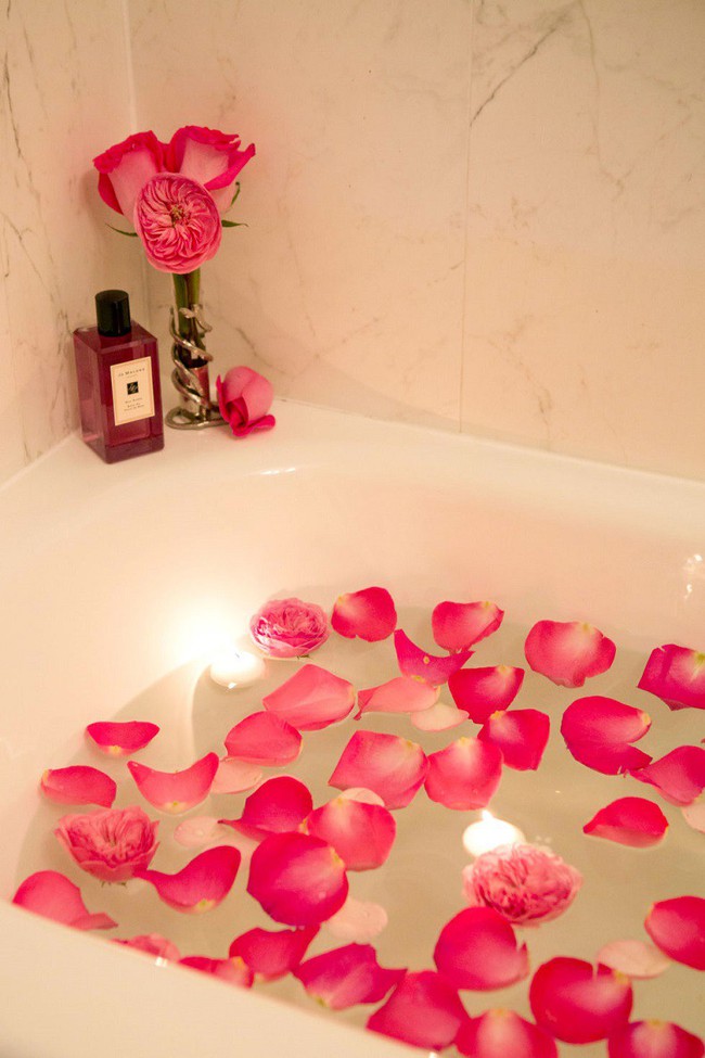 Valentine ngọt ngào với 13 ý tưởng trang trí bồn tắm lãng mạn và quyến rũ - Ảnh 9.