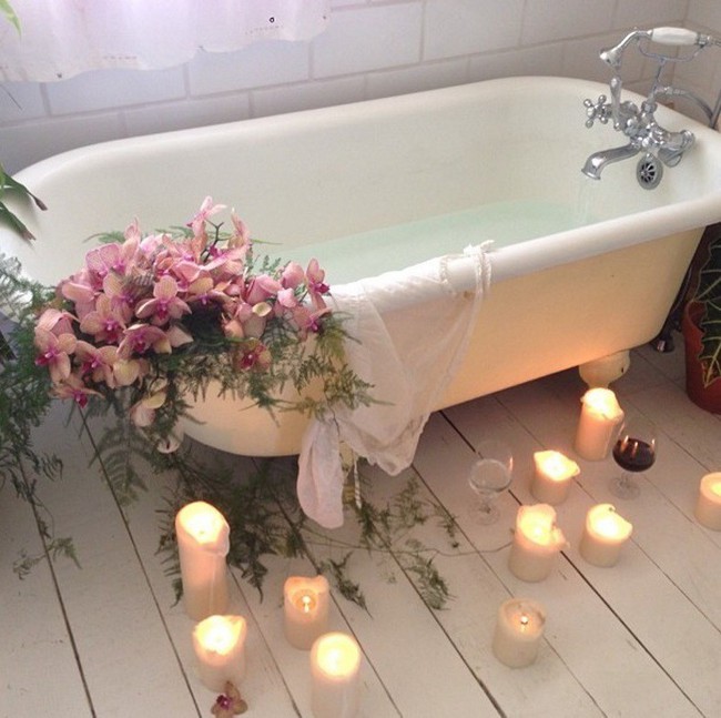 Valentine ngọt ngào với 13 ý tưởng trang trí bồn tắm lãng mạn và quyến rũ - Ảnh 11.