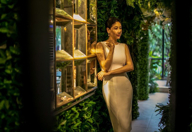 42 tuổi, H&agrave; Kiều Anh đ&aacute;nh bật d&agrave;n mĩ nh&acirc;n showbiz với nhan sắc vượt thời gian - Ảnh 7.