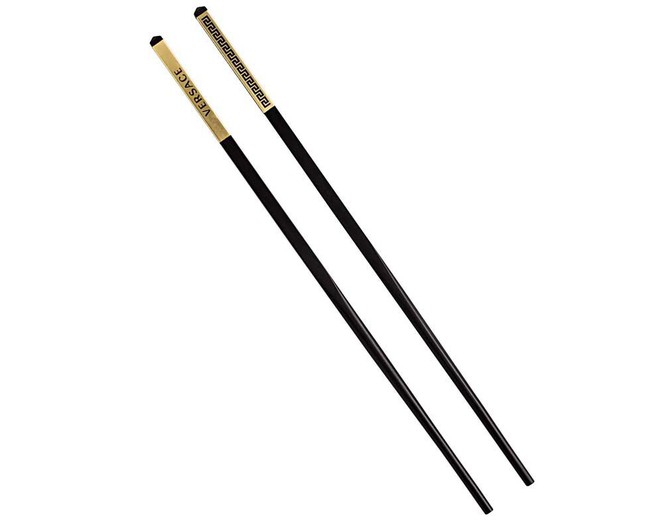 Từ hương Gucci đến đũa Versace: Những m&oacute;n đồ si&ecirc;u độc m&agrave; chỉ hội Rich Kid mới d&aacute;m sắm ng&agrave;y Tết - Ảnh 6.