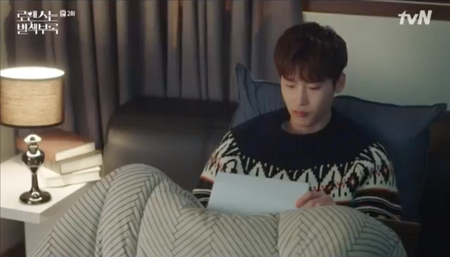 Phụ lục t&igrave;nh y&ecirc;u: Lee Jong Suk sốc khi ph&aacute;t hiện Lee Na Young l&eacute;n l&uacute;t ở k&eacute;, ăn vụng trong nh&agrave; anh - Ảnh 1.