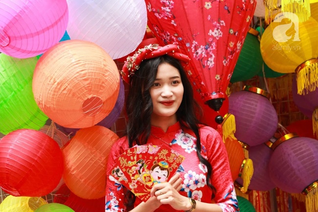 Đến phố H&agrave;ng M&atilde; ngắm thi&ecirc;n hạ du xu&acirc;n, hưởng kh&ocirc;ng kh&iacute; nhộn nhịp mới thấy Tết đến gần lắm rồi! - Ảnh 13.