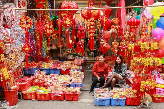 Đến phố H&agrave;ng M&atilde; ngắm thi&ecirc;n hạ du xu&acirc;n, hưởng kh&ocirc;ng kh&iacute; nhộn nhịp mới thấy Tết đến gần lắm rồi! - Ảnh 17.