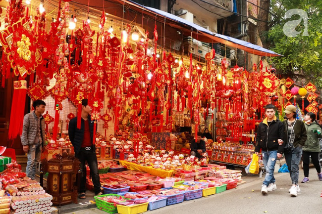 Đến phố H&agrave;ng M&atilde; ngắm thi&ecirc;n hạ du xu&acirc;n, hưởng kh&ocirc;ng kh&iacute; nhộn nhịp mới thấy Tết đến gần lắm rồi! - Ảnh 9.