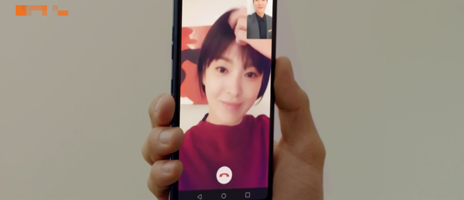 Lần đầu gọi video với phi c&ocirc;ng trẻ, Song Hye Kyo đ&atilde; bối rối thế n&agrave;y đ&acirc;y - Ảnh 7.