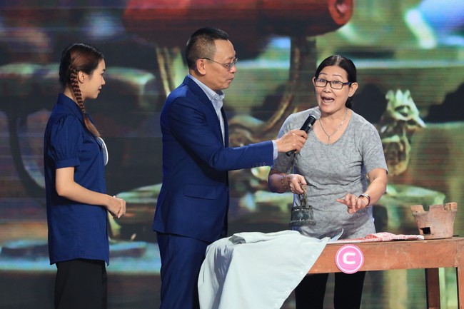 Hồng V&acirc;n ngẩn ngơ khi bị cản trở chuyện t&aacute;n tỉnh L&yacute; Đức  - Ảnh 9.