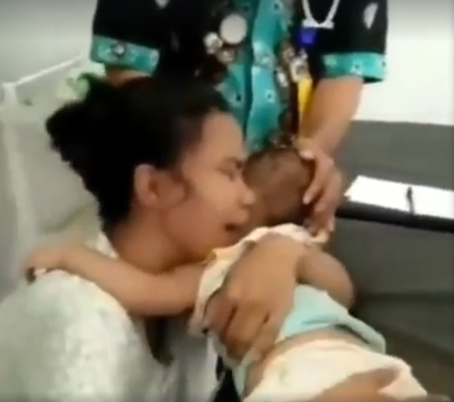 video-grief-stricken-mum-tries-to-revive-dead-baby-that-was-electrocuted-by-exposed-wires-world-of-buzz-4-1570880538917-15708805389241945681215.png