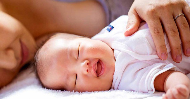Nếu vẫn đang loay hoay tìm cách đưa bé vào giấc ngủ dễ dàng, thử ngay cách đã được nghiên cứu này - Ảnh 2.