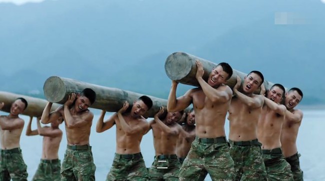 Sau lùm xùm bị vợ cắm sừng, Giả Nãi Lượng tái xuất bằng màn khoe cơ bụng săn chắc trong phim mới - Ảnh 6. Sau lùm xùm bị vợ cắm sừng, Giả Nãi Lượng tái xuất bằng màn khoe cơ bụng săn chắc trong phim mới - Ảnh 6.