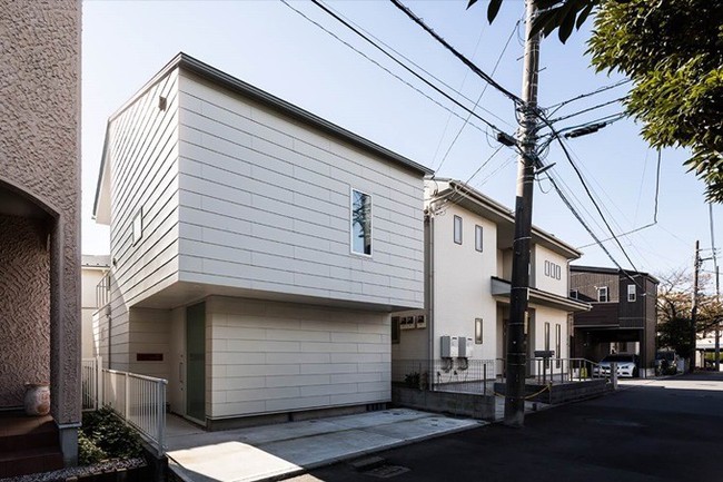 Ngôi nhà độc đáo gắn liền với thiên nhiên dù vị trí nằm ngay trong phố lớn ở Nhật Bản - Ảnh 1.
