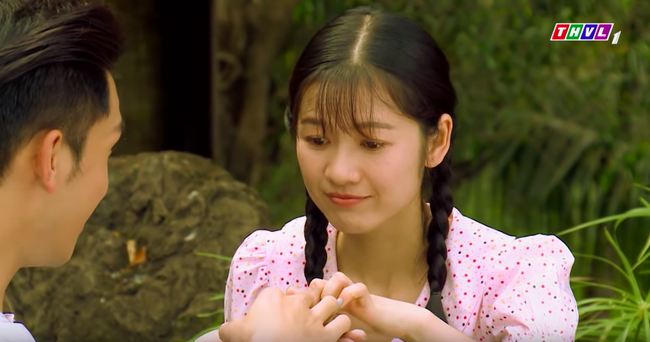 "Tiếng s&eacute;t trong mưa": Cậu Xu&acirc;n ẻo lả m&ecirc; con g&aacute;i Thị B&igrave;nh, quả b&aacute;o k&eacute;o đến Khải Duy kh&ocirc;ng trượt ph&aacute;t n&agrave;o - Ảnh 5.