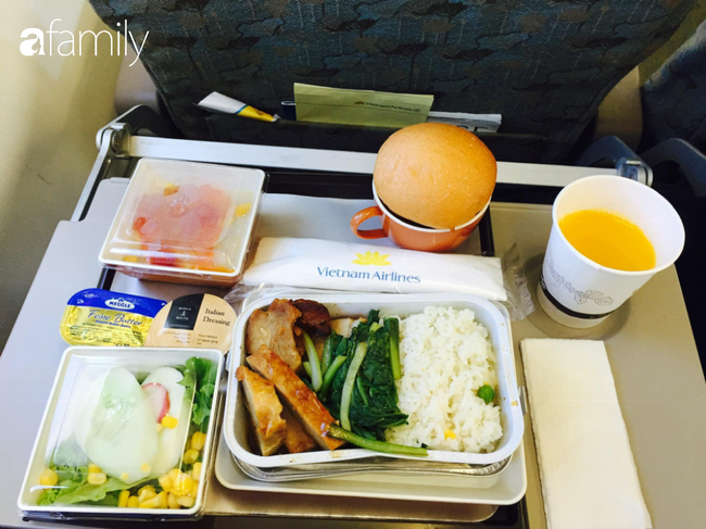 Bộ sưu tập bữa ăn trên máy bay của chàng trai 30 tuổi đi 34 quốc gia khiến ai cũng trầm trồ thích thú - Ảnh 14.