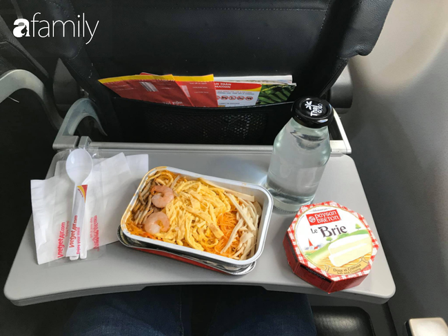 Bộ sưu tập bữa ăn trên máy bay của chàng giám đốc 30 tuổi đi 34 quốc gia khiến ai cũng trầm trồ thích thú - Ảnh 32.