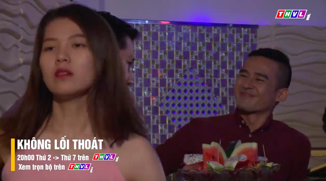 "Kh&ocirc;ng lối tho&aacute;t": Xuất hiện cảnh n&oacute;ng g&acirc;y đỏ mặt của b&aacute;c sĩ với g&aacute;i ng&agrave;nh xinh đẹp  - Ảnh 5.