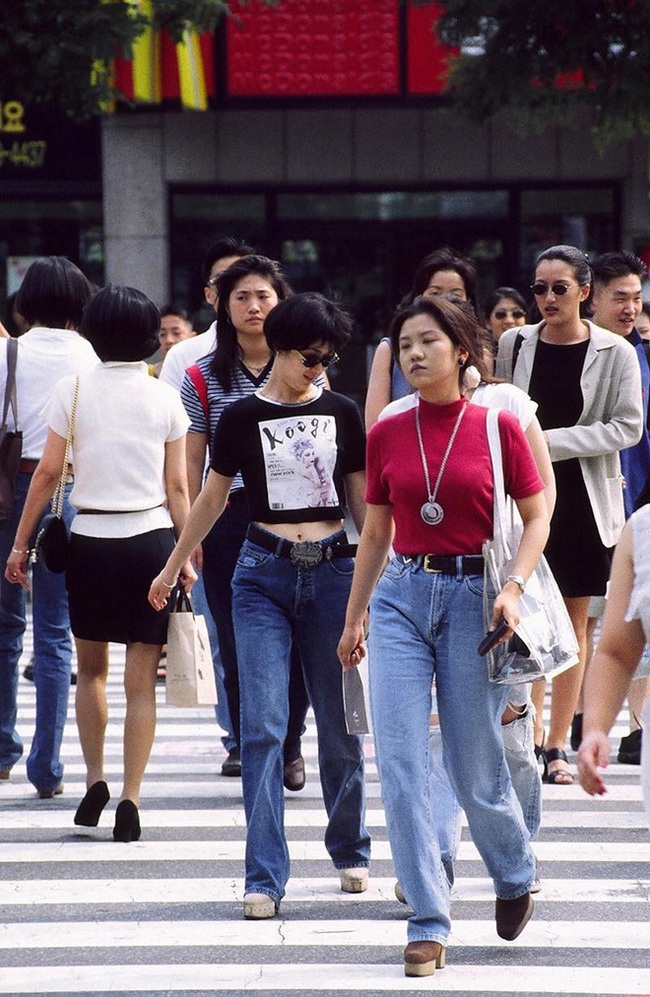 Nam thanh nữ t&uacute; xứ H&agrave;n những năm 90: L&ecirc;n đồ chặt ch&eacute;m, bắt trend nhạy chẳng k&eacute;m idol Kpop - Ảnh 3.