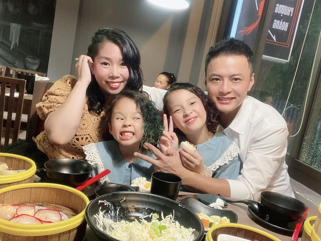 Soi nhất cử nhất động của sao Việt 14/11 - Ảnh 7. Soi nhất cử nhất động của sao Việt 14/11 - Ảnh 7.