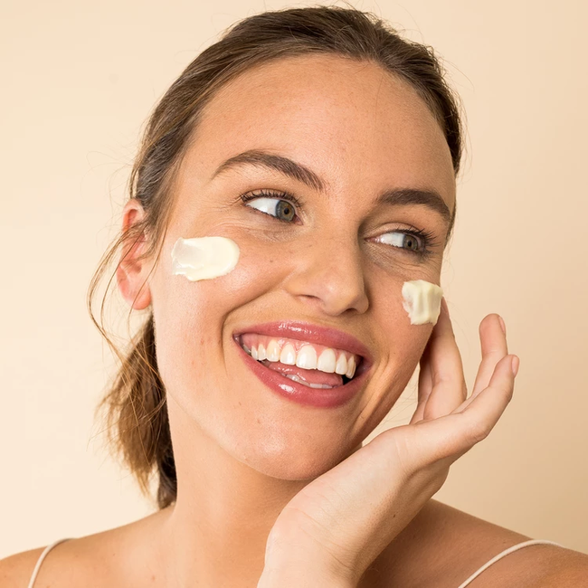 Để da đẹp th&igrave; trước ti&ecirc;n da phải khỏe, v&agrave; 5 sản phẩm n&agrave;y sẽ gi&uacute;p l&agrave;n da nhạy cảm của bạn ng&agrave;y một &ldquo;l&ecirc;n hương&rdquo; - Ảnh 7.