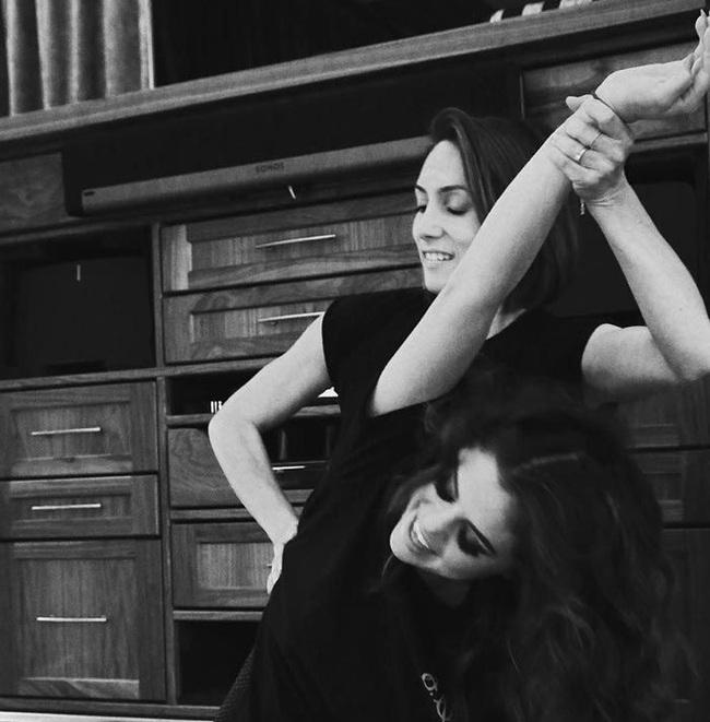 Selena Gomez kh&ocirc;ng thiếu những giai đoạn thừa c&acirc;n nhưng nếu muốn, c&ocirc; sẽ lấy lại được body si&ecirc;u nuột với loạt b&iacute; k&iacute;p sau - Ảnh 4.