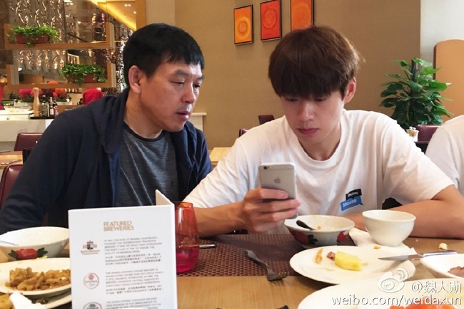 Cứ tưởng b&igrave;nh thường h&oacute;a ra "người y&ecirc;u" k&eacute;m tuổi của Dương Mịch lại l&agrave; qu&yacute; tử của đại gia bất động sản, được thừa kế gia nghiệp khổng lồ, chẳng k&eacute;m cạnh g&igrave; Lưu Khải Uy  - Ảnh 5.