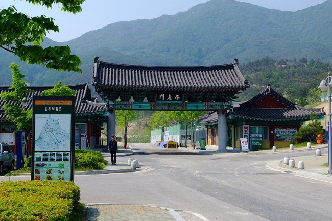 Mừng chiến thắng của HLV Park Hang Seo v&agrave; U22 Việt Nam, H&agrave;n Quốc treo biểu ngữ với to&agrave;n lời "c&oacute; c&aacute;nh" - Ảnh 6.
