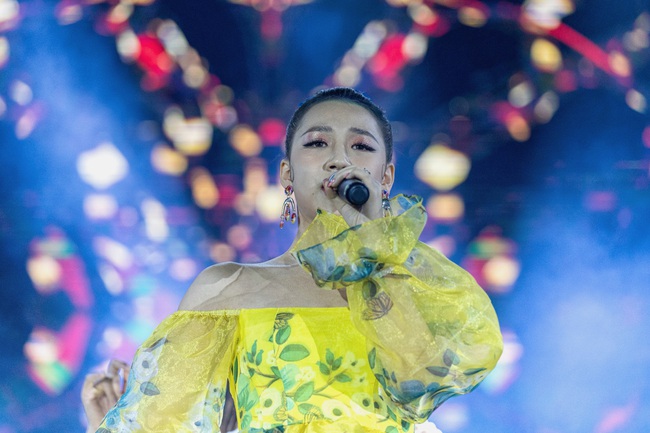 B&iacute;ch Phương đẹp như nữ thần, nhảy vũ điệu "Đi đu đưa đi" sau loạt ồn &agrave;o ở AAA - Ảnh 8.