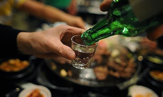 Đúng 10 ngày nữa, sẽ không được rủ rê, ép buộc người khác uống rượu, bia - Ảnh 1. Đúng 10 ngày nữa, sẽ không được rủ rê, ép buộc người khác uống rượu, bia - Ảnh 1.