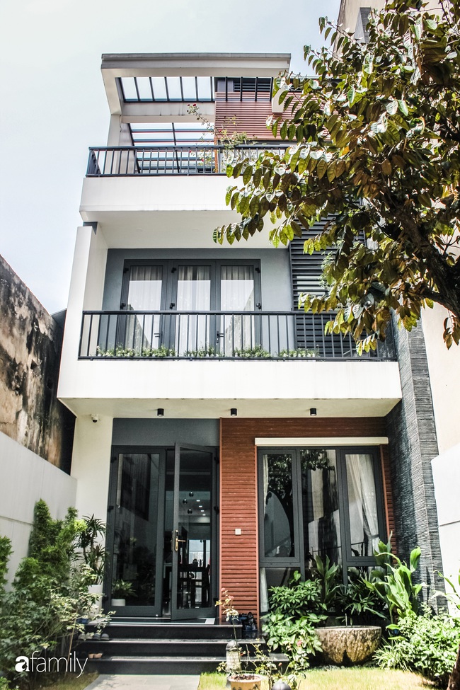 Ngôi nhà phố cho gia đình 3 thế hệ với chiều dài 36m² tạo ấn tượng mạnh nhờ tông màu trung tính ở Hà Nội - Ảnh 2.