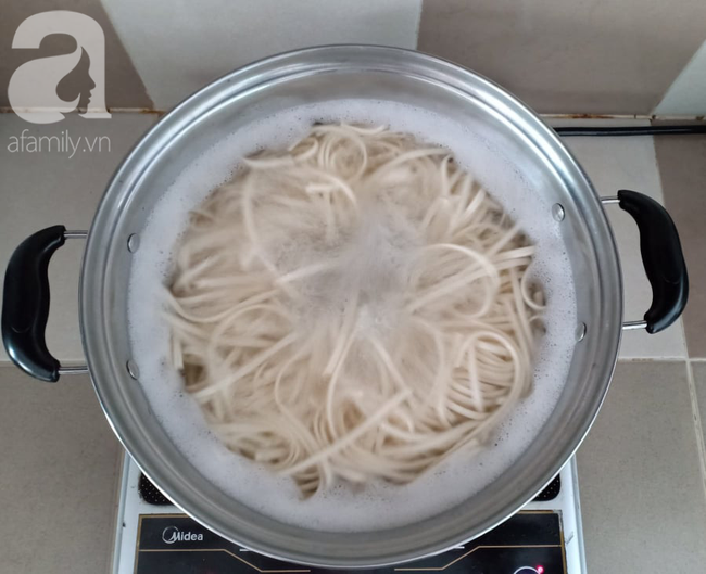 Cuối tuần đổi m&oacute;n với m&igrave; hải sản kiểu Nhật ngon nhức nhối kh&ocirc;ng thua nh&agrave; h&agrave;ng - Ảnh 6.