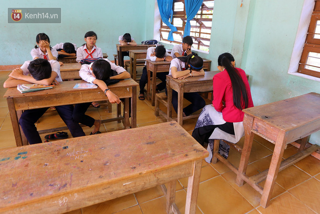 Buổi ch&agrave;o cờ đầu năm mới ch&igrave;m trong nước mắt ở ng&ocirc;i trường c&oacute; 6 học sinh đuối nước thương t&acirc;m - Ảnh 13.