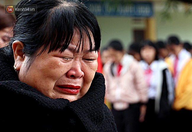 Buổi ch&agrave;o cờ đầu năm mới ch&igrave;m trong nước mắt ở ng&ocirc;i trường c&oacute; 6 học sinh đuối nước thương t&acirc;m - Ảnh 5.