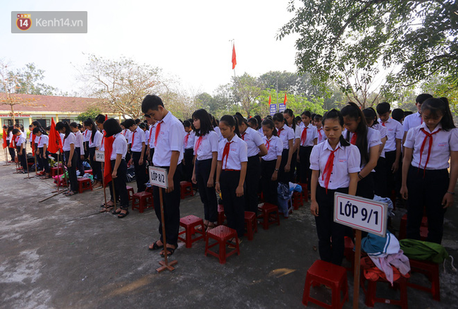 Buổi ch&agrave;o cờ đầu năm mới ch&igrave;m trong nước mắt ở ng&ocirc;i trường c&oacute; 6 học sinh đuối nước thương t&acirc;m - Ảnh 6.