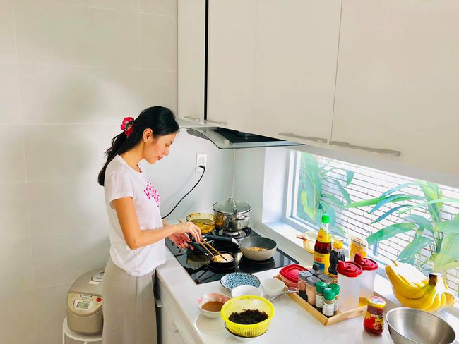 Thương Thủy Ti&ecirc;n vất vả việc nh&agrave;, C&ocirc;ng Vinh lần đầu thổ lộ muốn l&agrave;m chuyện t&aacute;o bạo n&agrave;y để gi&uacute;p vợ - Ảnh 2.