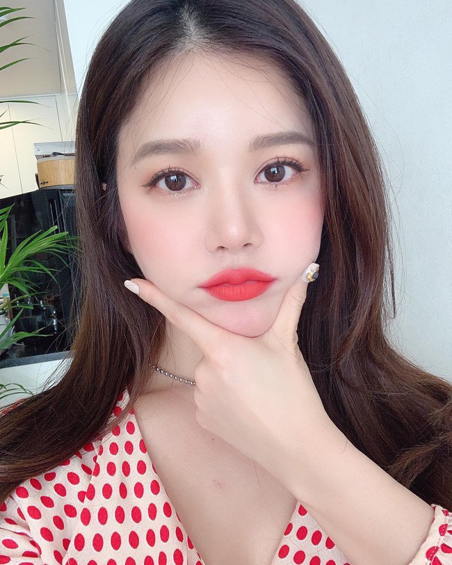 5 cây son đảm bảo ăn không trôi, hôn không lem được các beauty editor kiểm duyệt là hoàn hảo để diện ngày Valentine - Ảnh 1. 5 cây son đảm bảo ăn không trôi, hôn không lem được các beauty editor kiểm duyệt là hoàn hảo để diện ngày Valentine - Ảnh 1.