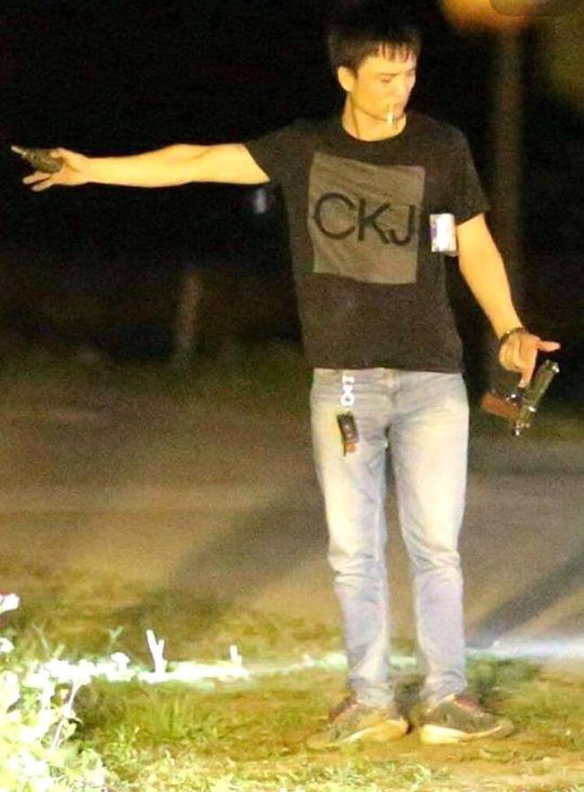 Trinh s&aacute;t kể về h&agrave;nh tr&igrave;nh 4 giờ truy bắt nh&oacute;m đối tượng &ocirc;m ma t&uacute;y v&agrave; h&agrave;ng n&oacute;ng cố thủ - Ảnh 6.