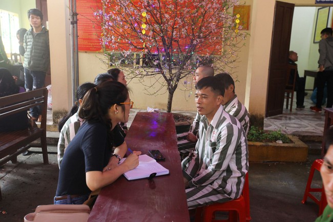 T&acirc;m sự nặng l&ograve;ng về nỗi nhớ ng&agrave;y Tết của những phạm nh&acirc;n l&agrave; vợ chồng, anh chị em ruột trong trại giam Ninh Kh&aacute;nh - Ảnh 2.