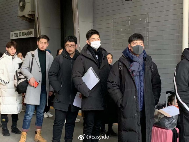 Nam thần con nh&agrave; n&ograve;i Cbiz g&acirc;y n&aacute;o loạn Học viện điện ảnh Bắc Kinh: Đi thi th&ocirc;i m&agrave; c&oacute; cần phải đẹp trai thế kh&ocirc;ng? - Ảnh 2.