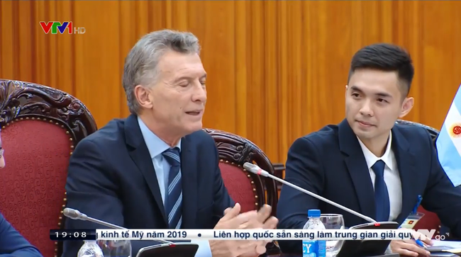 D&acirc;n t&igrave;nh vui buồn lẫn lộn khi t&igrave;m thấy in4 của ch&agrave;ng phi&ecirc;n dịch vi&ecirc;n điển trai chiếm s&oacute;ng thời sự VTV, đ&acirc;y l&agrave; l&iacute; do! - Ảnh 2.