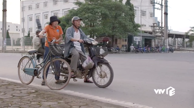 Những c&ocirc; g&aacute;i trong th&agrave;nh phố: Lỡ tốt bụng gi&uacute;p đỡ h&agrave;ng x&oacute;m, C&ocirc;ng L&yacute; bị em g&aacute;i mắng chửi v&igrave; dại g&aacute;i - Ảnh 3.