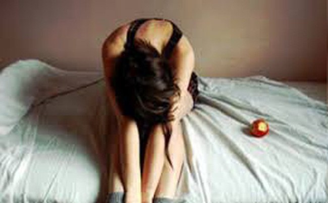 Quen qua mạng, b&eacute; g&aacute;i 13 tuổi bị nam thanh ni&ecirc;n rủ l&agrave;m chuyện người lớn - Ảnh 1.