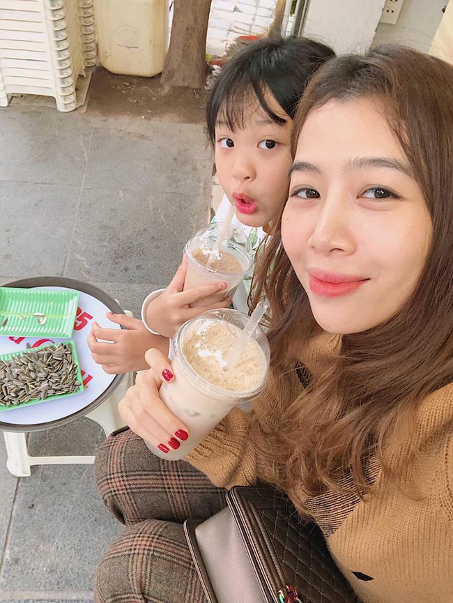 MC Diệp Chi tự h&agrave;o khoe con g&aacute;i Sumo nay đ&atilde; 8 tuổi, cao gần bằng mẹ v&agrave; l&agrave; bạn đồng h&agrave;nh đi khắp thế gian - Ảnh 3.