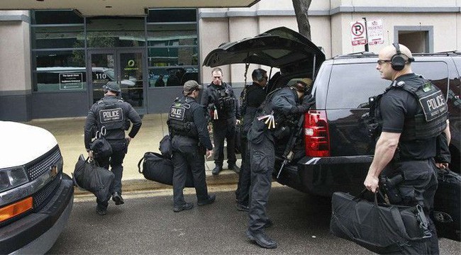 Cho&aacute;ng ngợp trước sự chặt chẽ v&agrave; lợi hại kh&oacute; tin của đo&agrave;n si&ecirc;u xe hộ tống Tổng thống Mỹ - Ảnh 11.