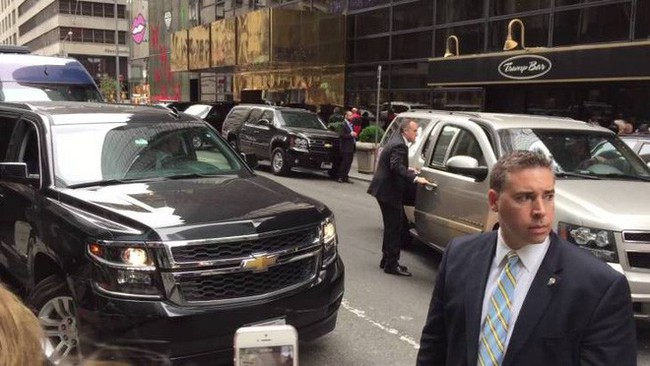 Cho&aacute;ng ngợp trước sự chặt chẽ v&agrave; lợi hại kh&oacute; tin của đo&agrave;n si&ecirc;u xe hộ tống Tổng thống Mỹ - Ảnh 13.