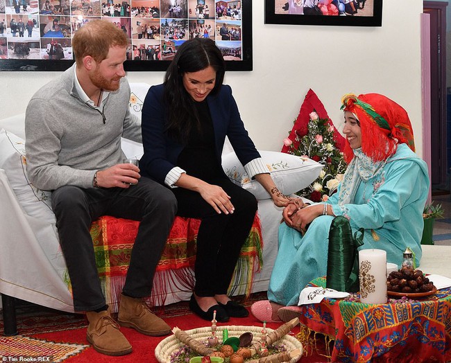 B&agrave; bầu Meghan lấn &aacute;t chồng trong sự kiện, khiến Ho&agrave;ng tử Harry ngượng ng&ugrave;ng xấu hổ v&igrave; điều n&agrave;y - Ảnh 5.