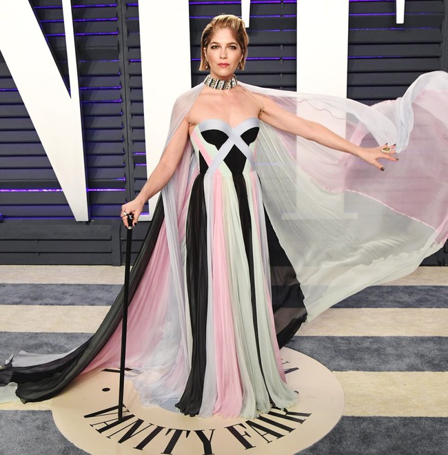 Tiệc hậu Oscar 2019: Tr&aacute;i với thảm đỏ nhạt nhẽo, loạt sao thi nhau thả r&ocirc;ng, hở bạo, c&oacute; thiết kế mặc m&agrave; như kh&ocirc;ng - Ảnh 19.